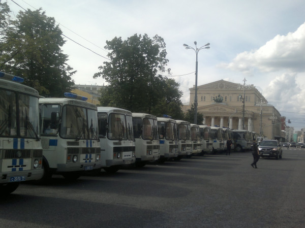 Полиция на Театральной площади