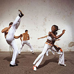 /media/upload/images/entertainment/2013/may/27/kapoeira/2.jpg