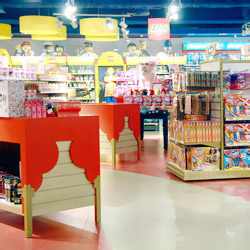 /media/upload/images/kids/2012/cpecproekt_small_cubs/magazini/hamleys.jpg