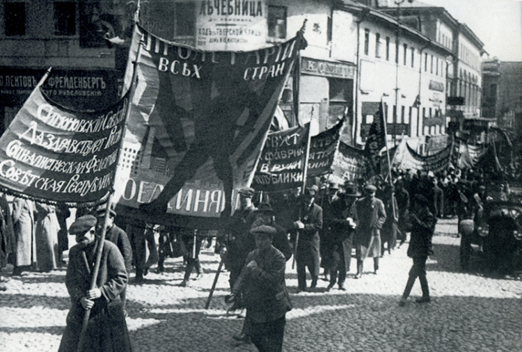 1918: супрематизм и «Парижская коммуна»