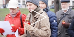 За папой пришли двое