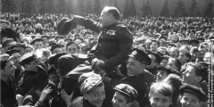 «Шли мы с боями, сколько ребят потеряли, похоронили на этой дороге войны»