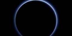 NASA нашла голубое небо и лед на Плутоне