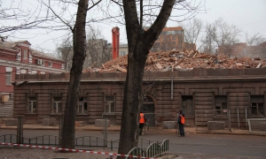 В Москве в Большом Тишинском переулке сносят доходный дом 1912 года постройки